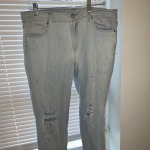 Raw hem distressed boyfriend jeans